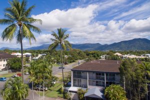 Cairns Holiday Lodge 100